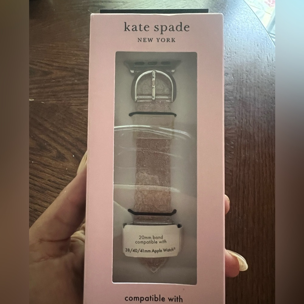 Kate Spade Apple Watch Band  New in Box  Fits 38/40/41 mm - Picture 2 of 3